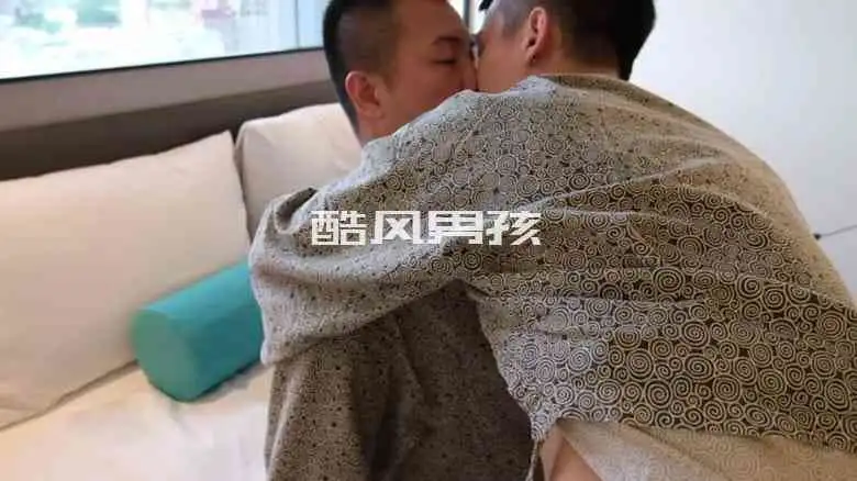 被粗雕肌肉无T玩儿 | 视频