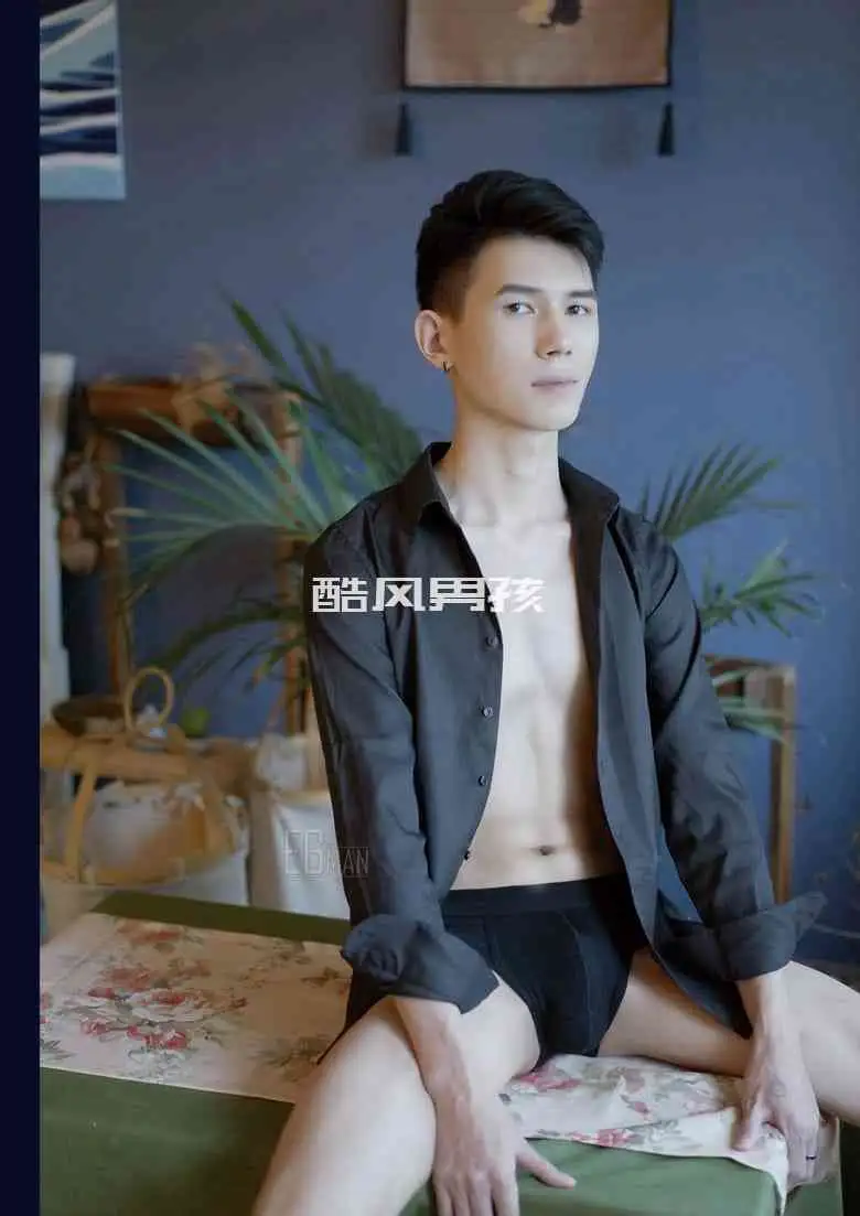 ELEGANT MAN NO.05 气教师的极致诱惑-泊宇 | 全见喷发版