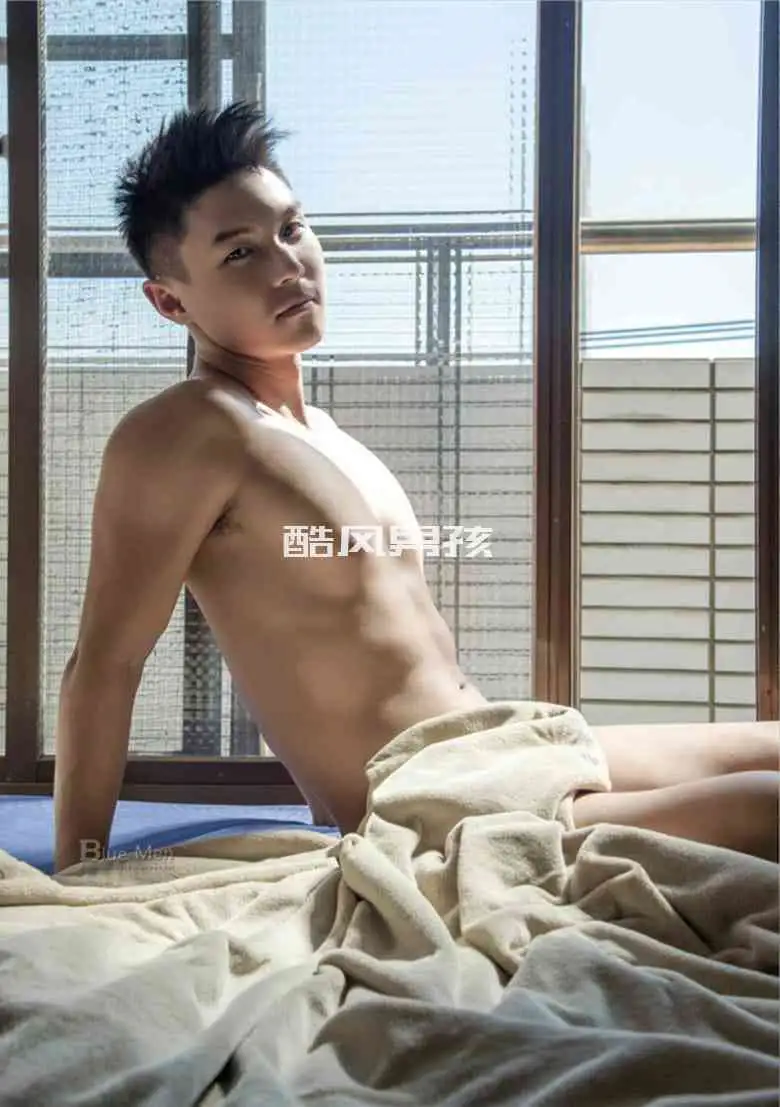 VIRILE 性感志 NO.31 抖音小男神裸体午睡-童谦诺 | 写真+视频