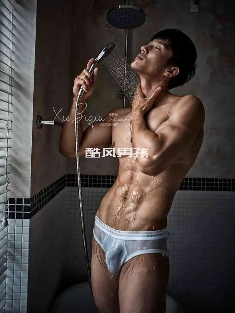 谢梓秋 | BODYSTYLE NO.10 XIAOXIONG | 写真